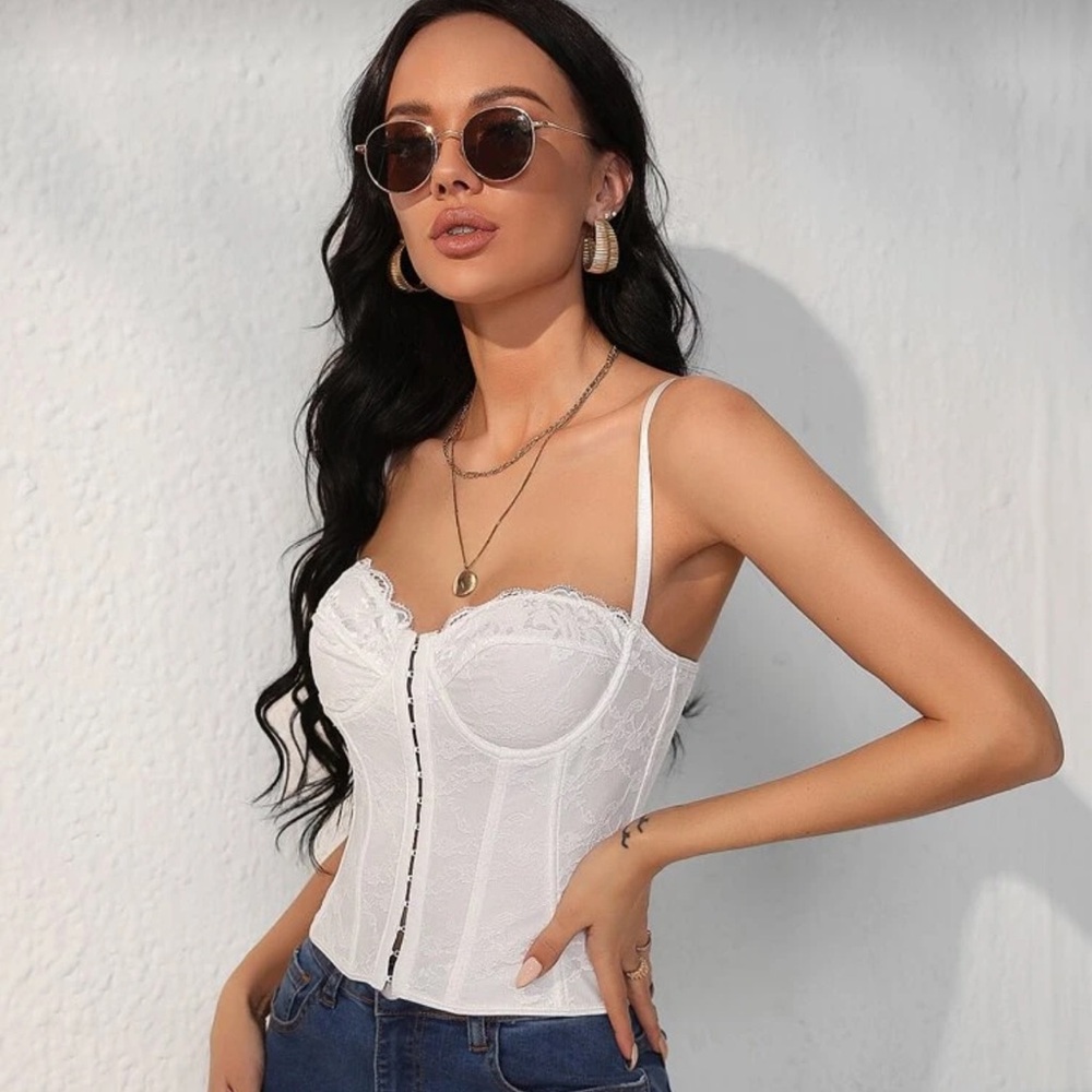 🤍 White Lace Corset Top (Size Small – Never Worn)